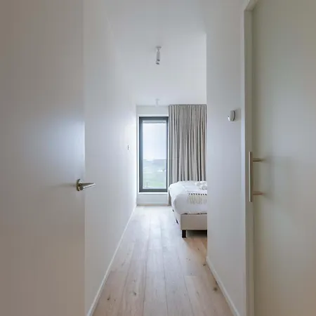 Апартаменти Huswell - New Overlooking The Yacht Harbor With Parking Остенде
