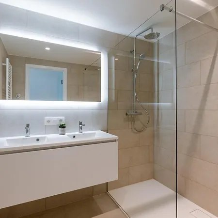 Апартаменти Huswell - New Overlooking The Yacht Harbor With Parking